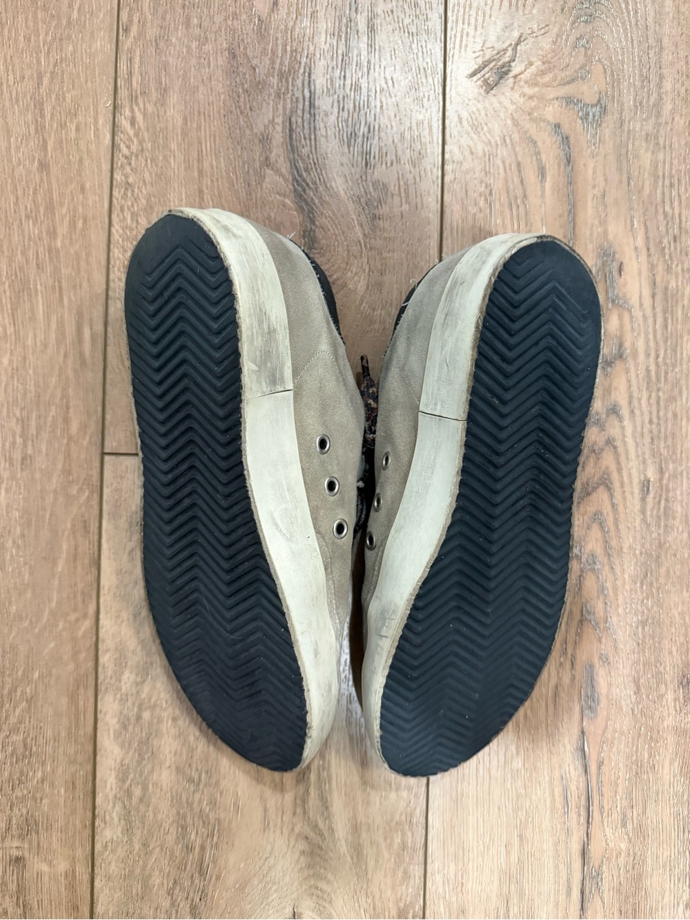 Golden Goose Women's Suede Sneakers in Light Gray with Black Heel - Picture 4 of 6